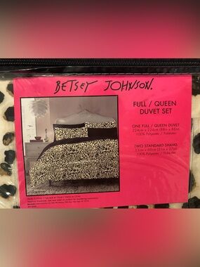 *SOLD* Betsey Johnson Full/Queen Leopard Print Duvet Set - NWT